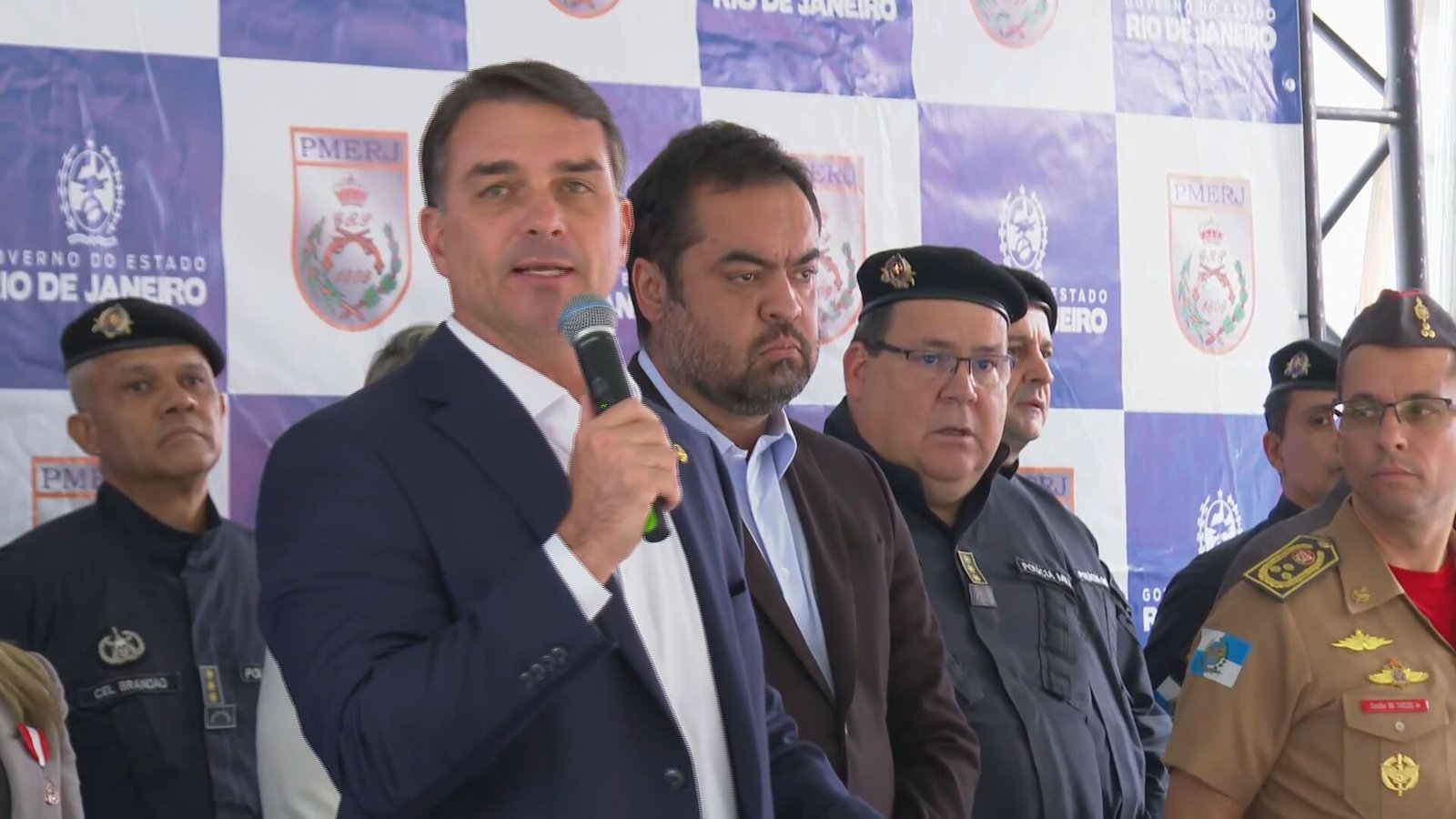 Flávio Bolsonaro diz que EUA podem contestar eleições brasileiras sem Jair Bolsonaro na disputa - Imagem do artigo original