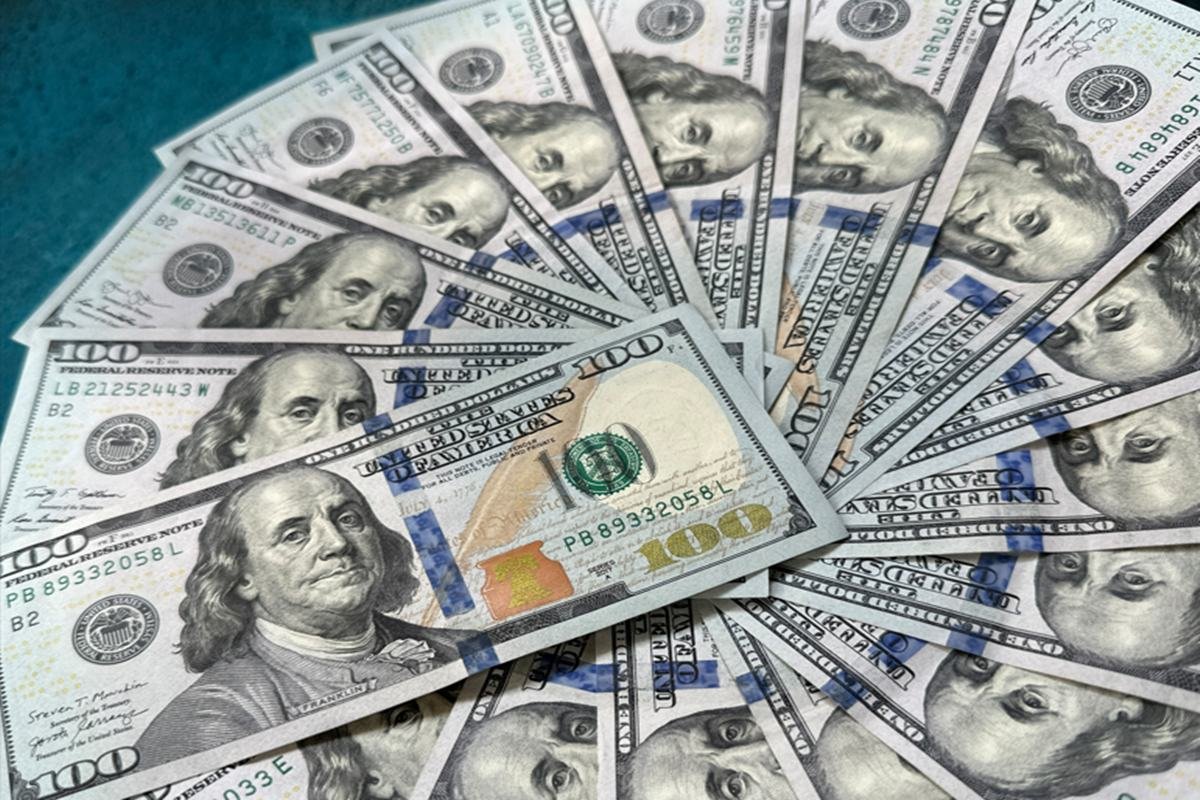 Dólar reverte queda e Ibovespa cai após dados de emprego nos EUA e bloqueio de cartão de Moraes - Imagem do artigo original
