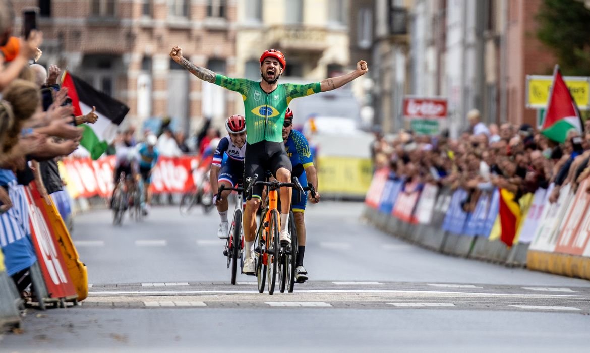 Brasileiro Lauro Chaman conquista terceiro título mundial de paraciclismo na Bélgica - Imagem do artigo original