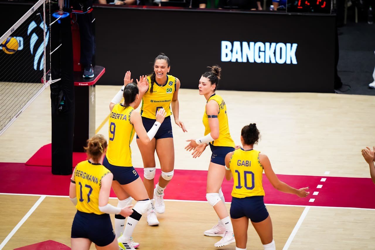 Brasil decide vaga na final do Mundial de vôlei contra invicta Itália neste sábado - Imagem do artigo original