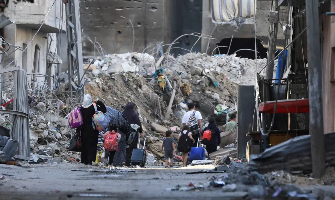 Corte de internet e telefone isola Gaza enquanto tanques avançam - Imagem do artigo original