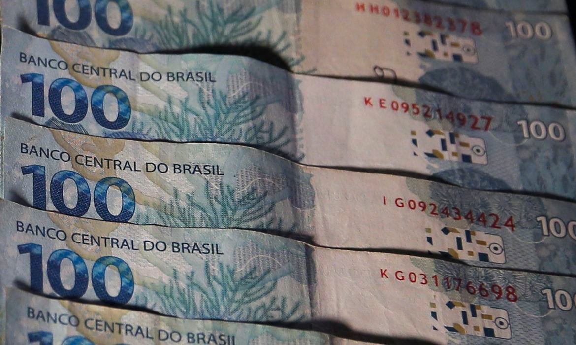 Juros do rotativo do cartão de crédito atingem 451,5% ao ano em agosto, aponta Banco Central - Imagem do artigo original