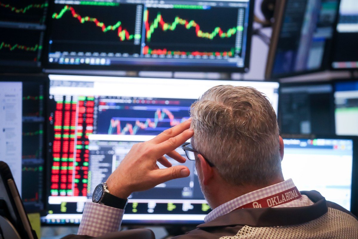 Wall Street devolve ganhos e opera no vermelho após respiro no rali global - Imagem do artigo original