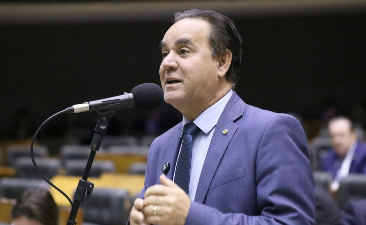 Adilson Barroso assume mandato deixado por Carla Zambelli na Câmara dos Deputados - Imagem do artigo original