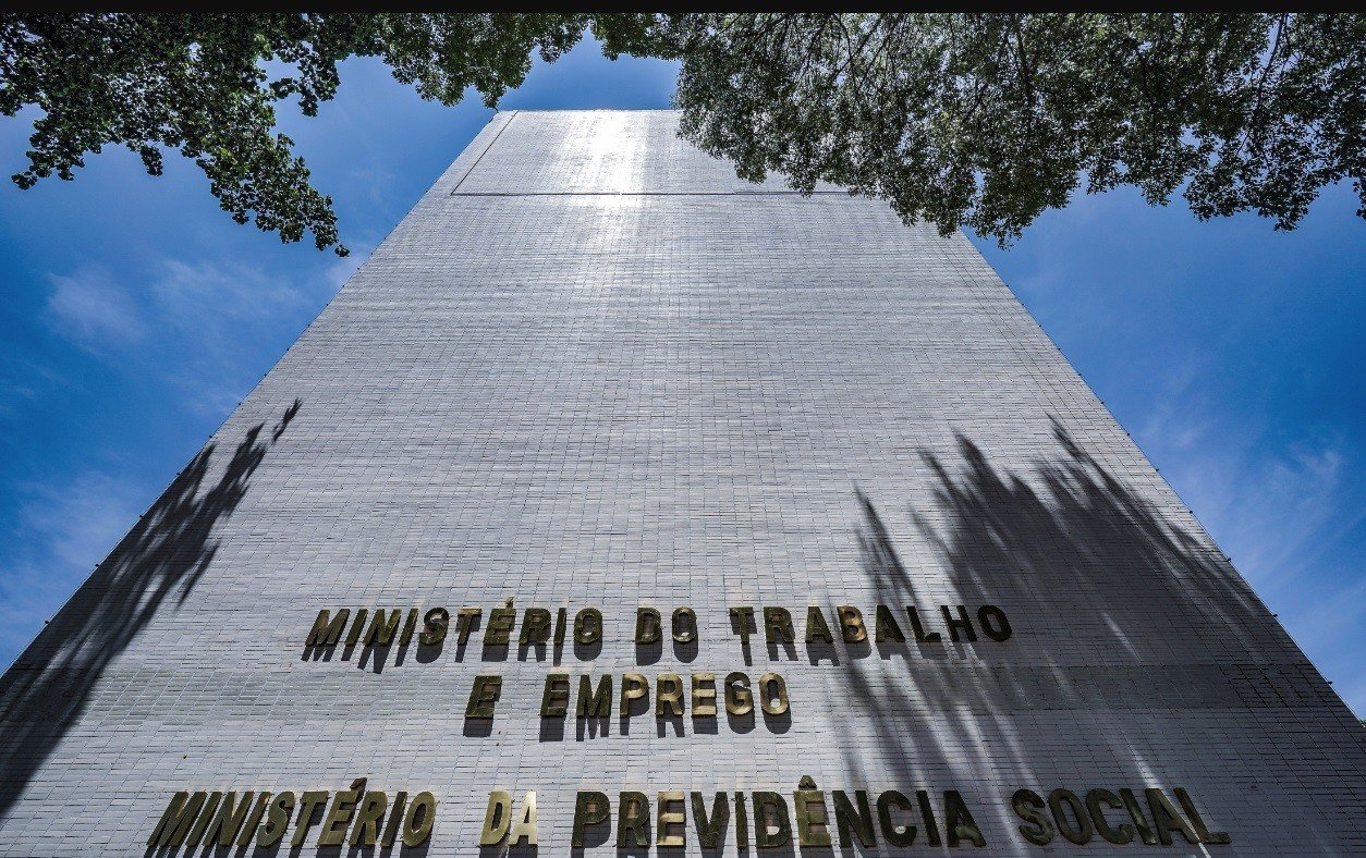 Brasil cria 85,8 mil vagas formais em novembro, queda de 19,1% na comparação anual - Imagem do artigo original