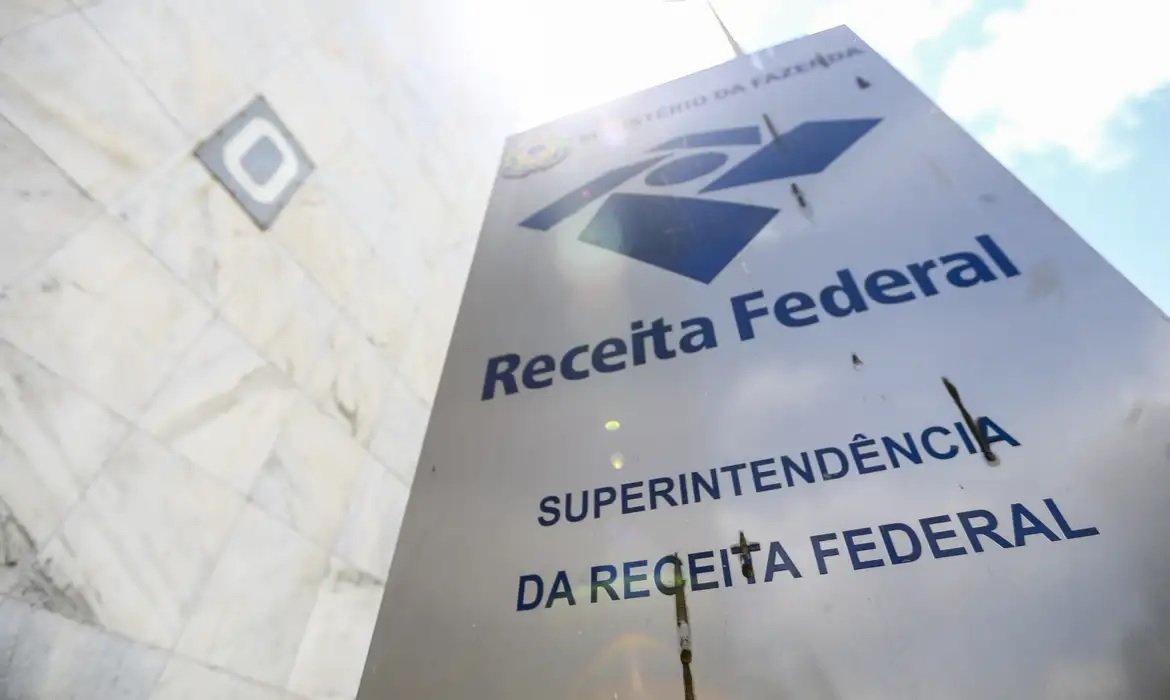 Receita Federal amplia vigilância sobre gastos no cartão de crédito e cobra coerência com renda declarada - Imagem do artigo original