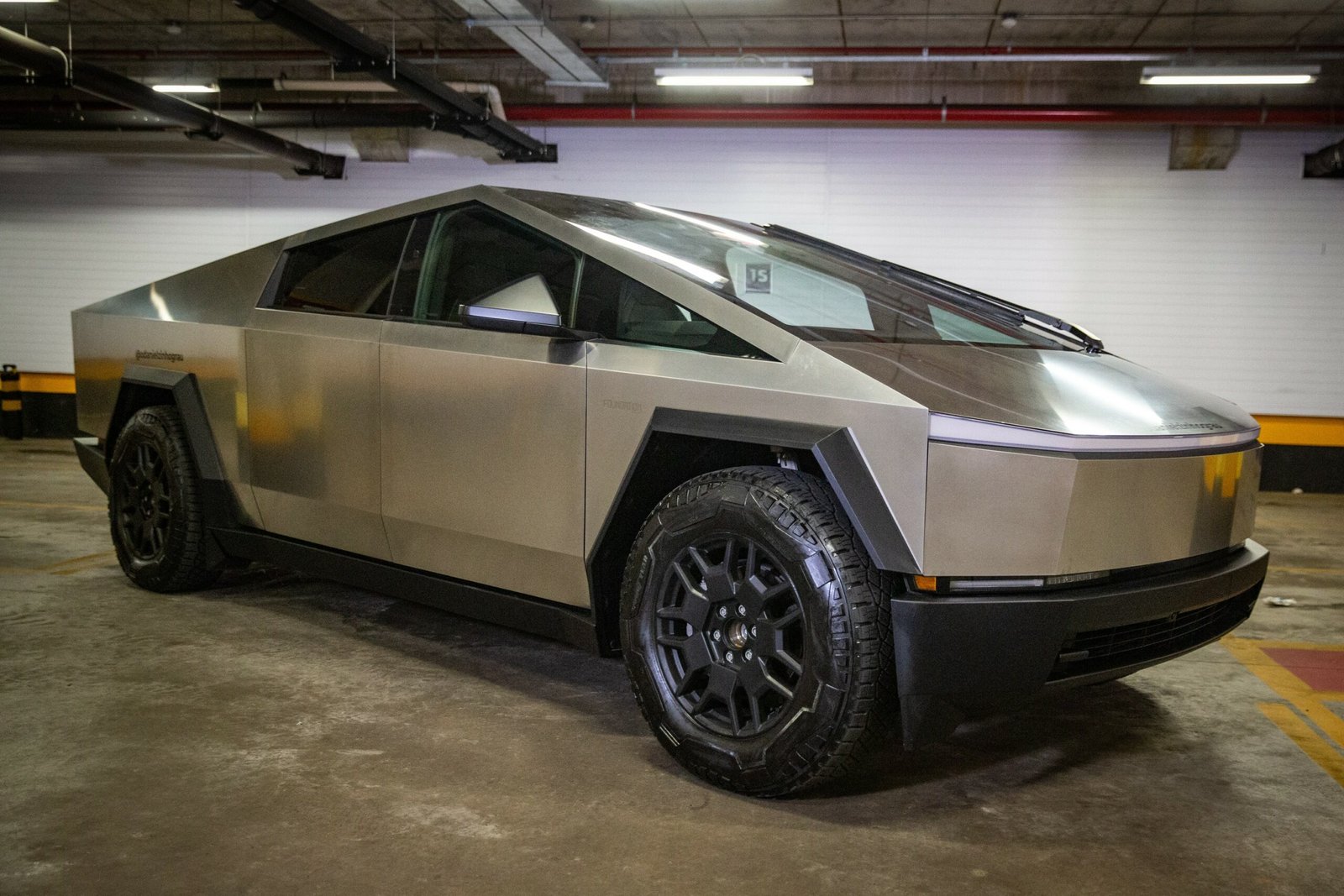 Tesla e outros carros de luxo chegam ao Brasil por importação independente; entenda o passo a passo - Imagem do artigo original