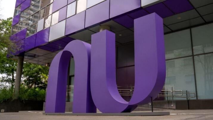 Lucro do Nubank avança 41%, mas aumento da inadimplência acende alerta; casas enxergam até 83% de upside - Imagem do artigo original